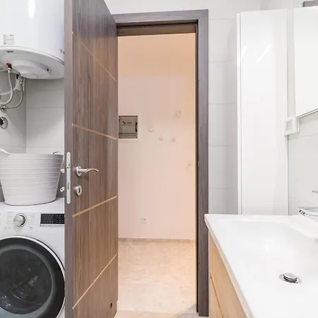 Pjescana Uvala * Пьешчана-Увала