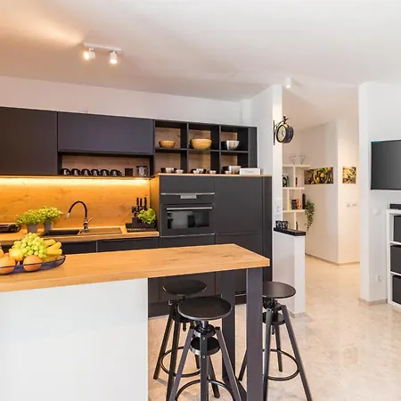 Pjescana Uvala * Pjescana Uvala