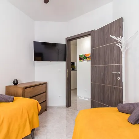 Pjescana Uvala Apartment *