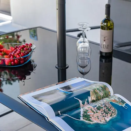 Pjescana Uvala * Pjescana Uvala