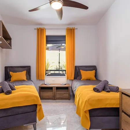 Pjescana Uvala Apartment *